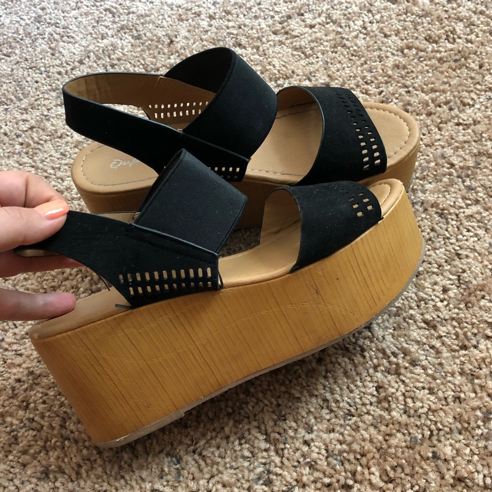Stretchy Black Platform Sandals